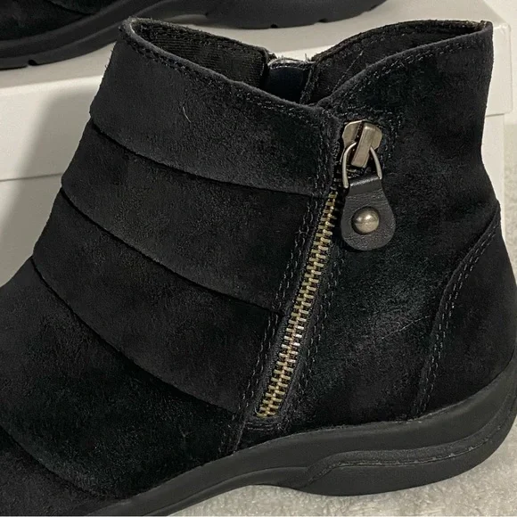 Clarks Christine Sway Black Suede Ankle Boots Women’s Size 7M Dual Zippers - Picture 10 of 10